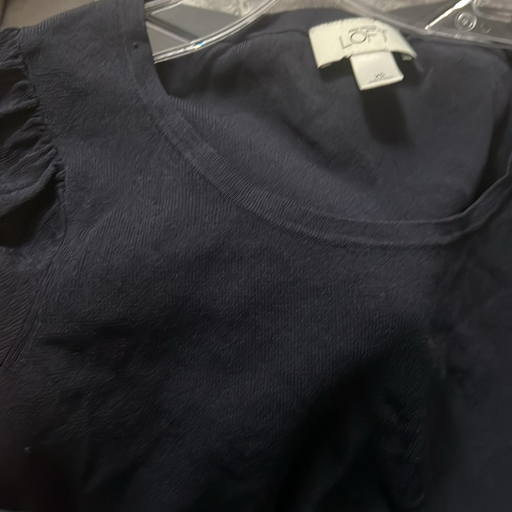 Ann Taylor Loft light weight sweater navy blue cap sleeve top - Picture 3 of 3